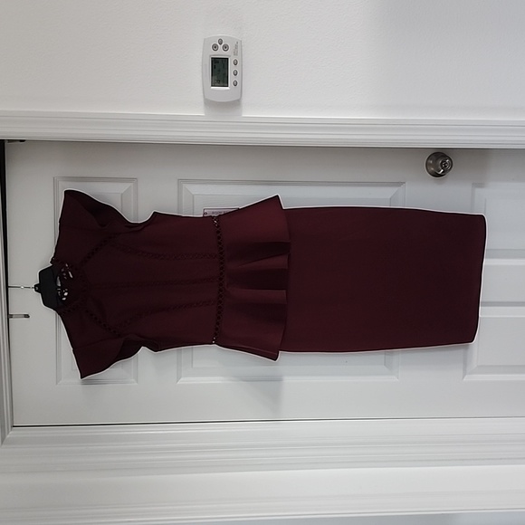Burgundy Women's Dress with sheer waist design Size 8  NWT - Picture 2 of 7